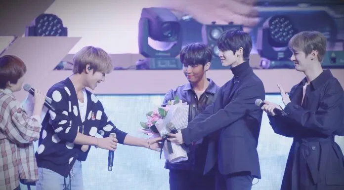 Ban đầu chỉ có Jaehwan xác nhận sẽ đến nên khi Jinyoung và Jisung xuất hiện đã làm cả khán phòng bất ngờ (Ảnh: fleur_jh0529)