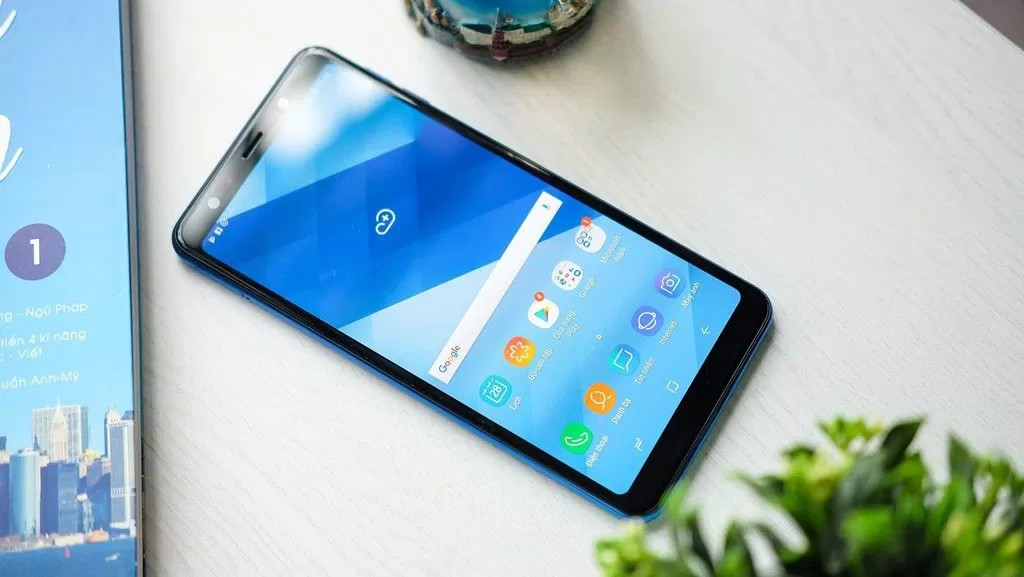 Màn hình hiển thị màu sắc tương đối đẹp của Galaxy A7 (2018)