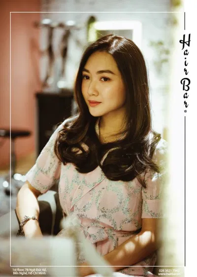 Chloe Nguyen cũng vô cùng thích thú khi làm tóc tại đây (Nguồn: Hair Bar Viet Nam) Chloe Nguyen cũng vô cùng thích thú khi làm tóc tại đây (Nguồn: Hair Bar Viet Nam)