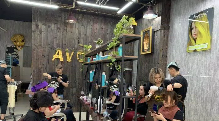 Bảng giá dịch vụ tại A Vòong Hair Salon & Academy. (Nguồn: A Vòong Hair Salon & Academy)