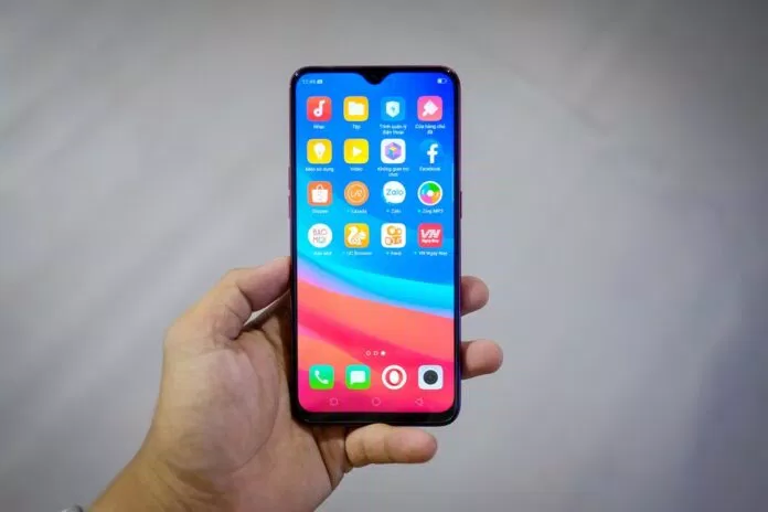 Màn hình giọt nước trên Oppo F9