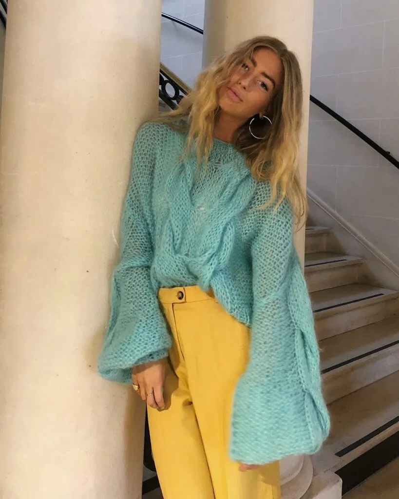 trang phục sáng màu