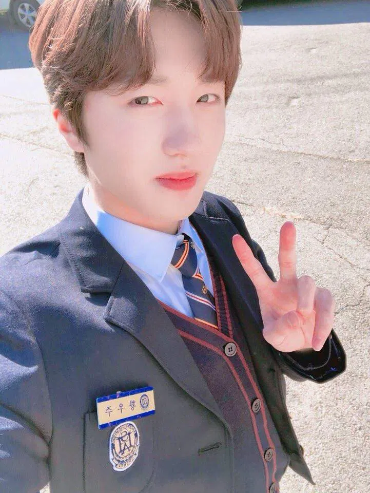 Em út đa tài nhà SF9 than-tuong1