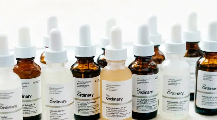 Các sản phẩm của The Ordinary hầu hết đều có bao bì tối giản giống nhau (nguồn: Internet)