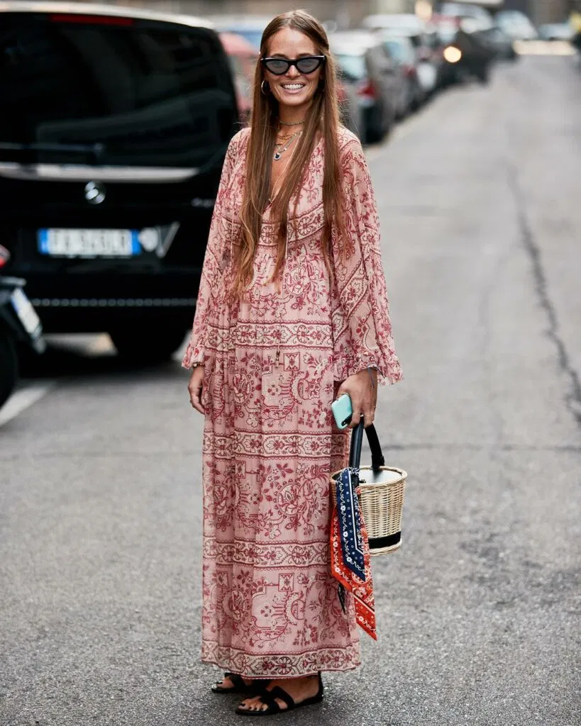 trang phục nhiều màu