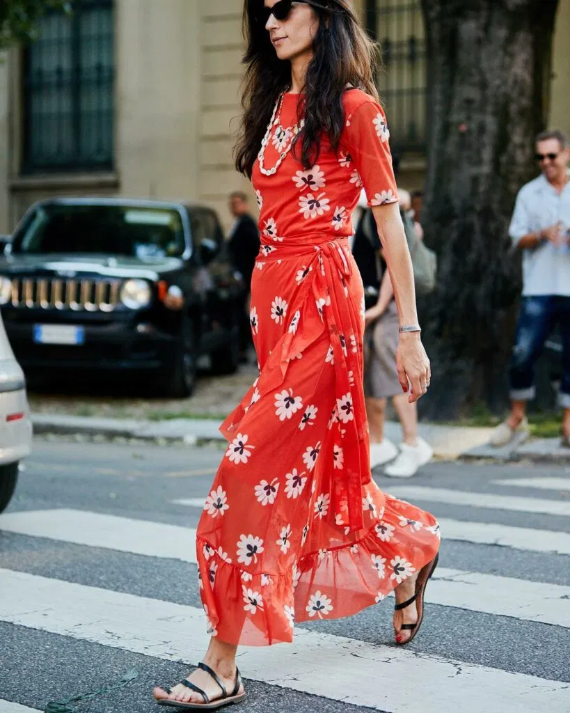 trang phục nhiều màu