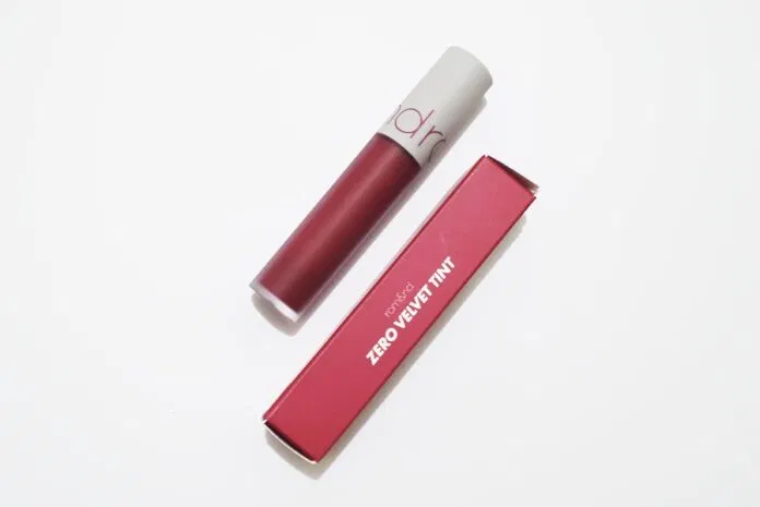 Vỏ giấy trùng màu với son (nguồn: Internet)