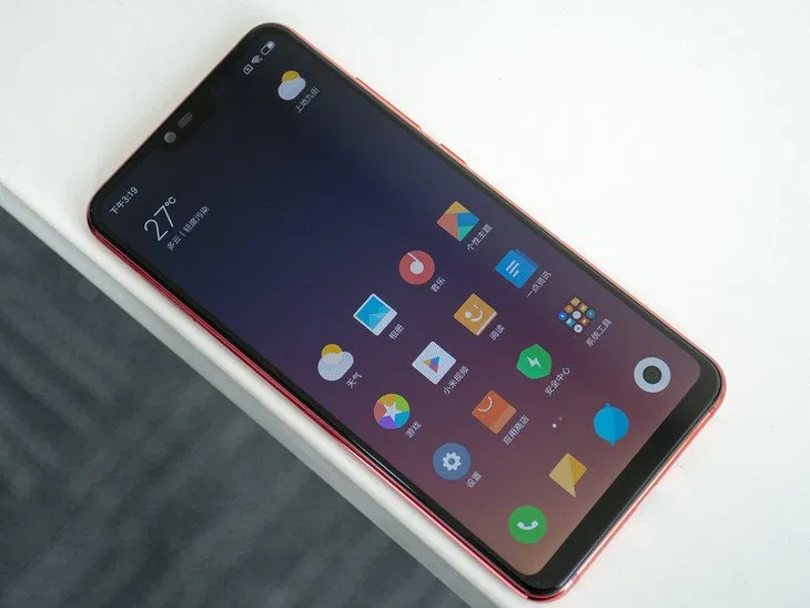 Màn hình to lớn của Mi 8 Lite
