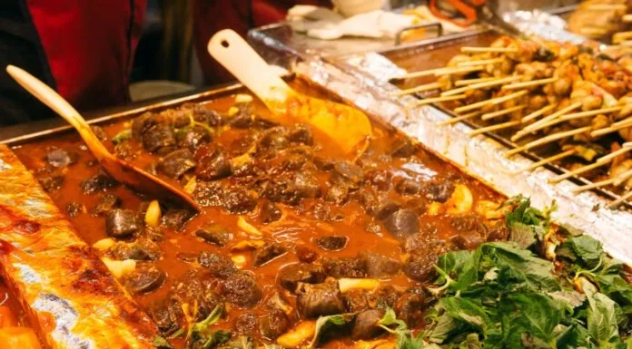 Đi du lịch thì tuyệt đối không được bỏ qua tinh hoa ẩm thực nhé!