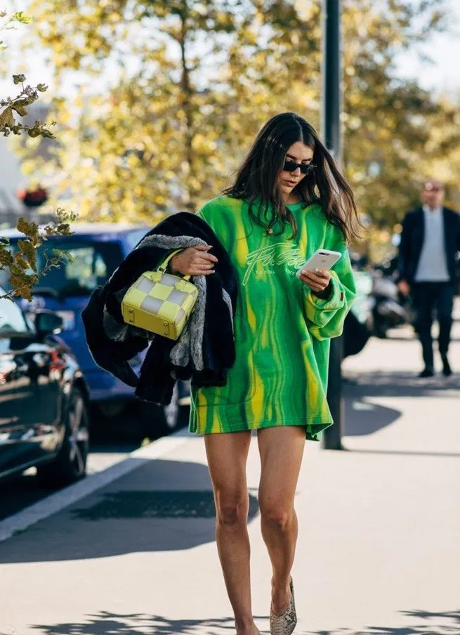Chiếc hoodie oversize với sự hòa trộn màu sắc độc đáo áo dài tay