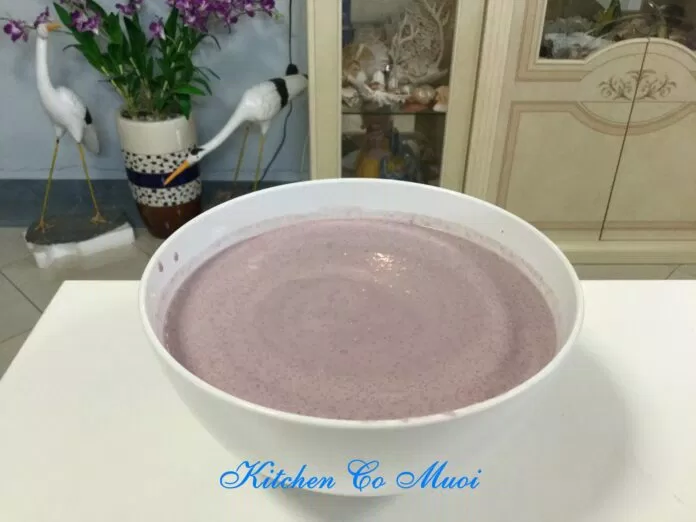 Bánh bông lan custard màu tím lá cẩm