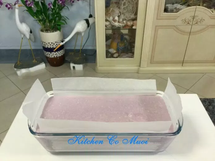 Bánh bông lan custard màu tím lá cẩm