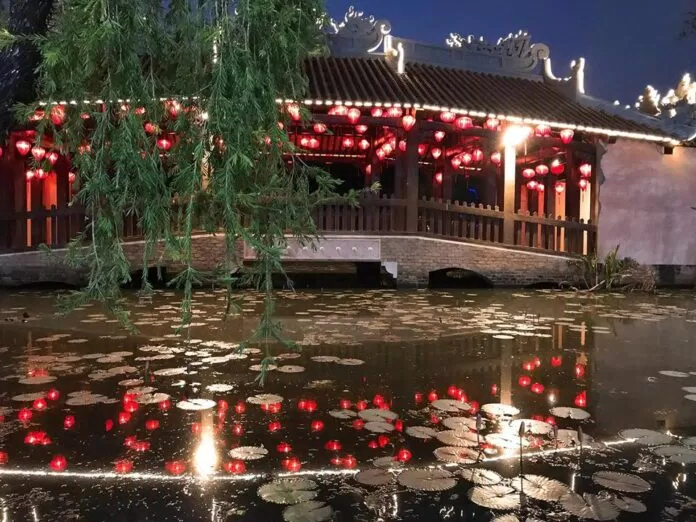Hình ảnh Chùa Cầu vào buổi tối
