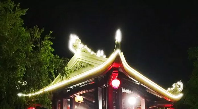 Hình ảnh chùa Một Cột vào buổi tối tại Happyland