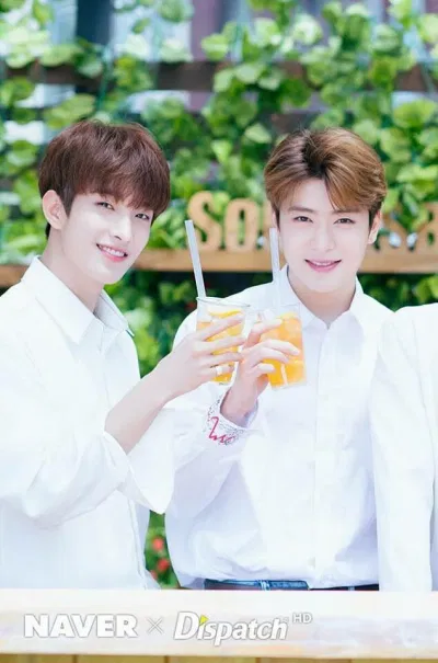DK mạnh dạn "kết nạp" Jaehyun vào hội (Ảnh: Dispatch)