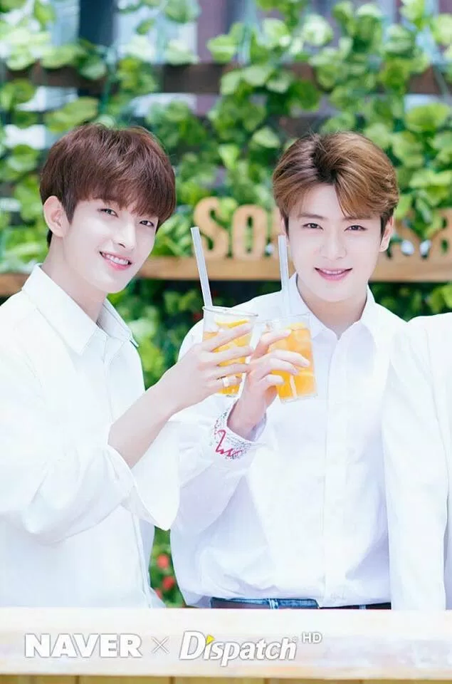 DK mạnh dạn "kết nạp" Jaehyun vào hội (Ảnh: Dispatch)