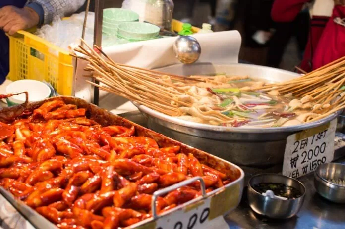 "Street food" chính là linh hồn của các điểm đến du lịch, sẽ thật tiếc nếu bỏ qua những quán ăn ngon phải không nào? (nguồn: Internet)