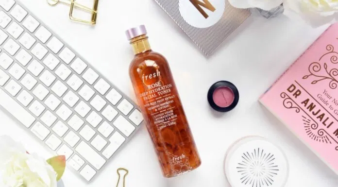 Thiết kế ấn tượng tạo nên sự cuốn hút cho Fresh Rose Deep Hydration Facial Toner