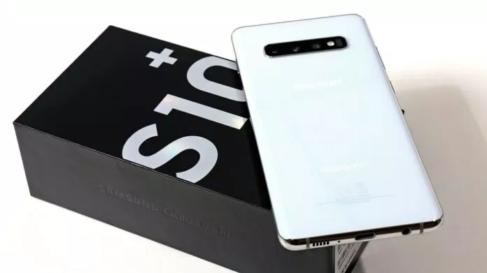 Galaxy S10+ trong màu trắng Pha lê