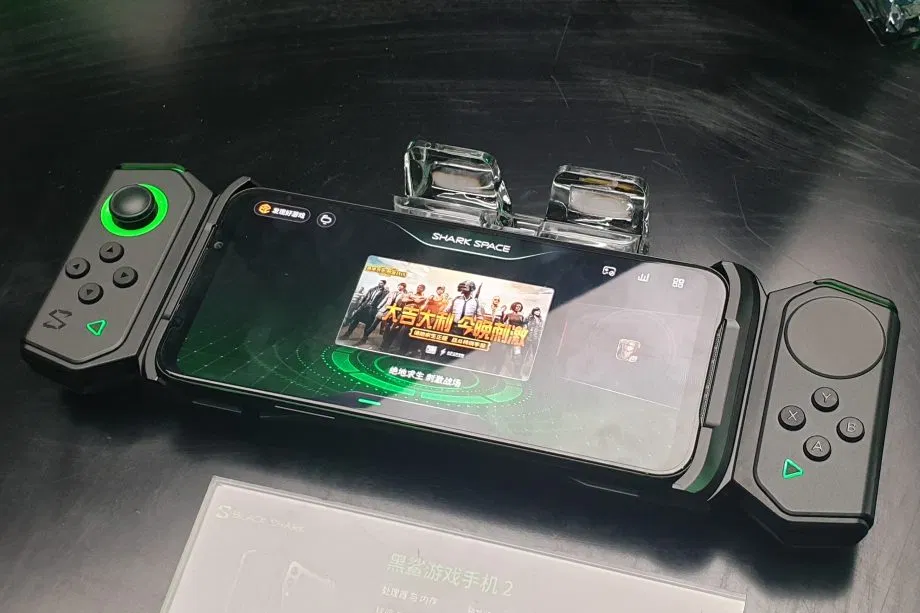 Loại bỏ gamepad là một điểm đáng tiếc của sản phẩm