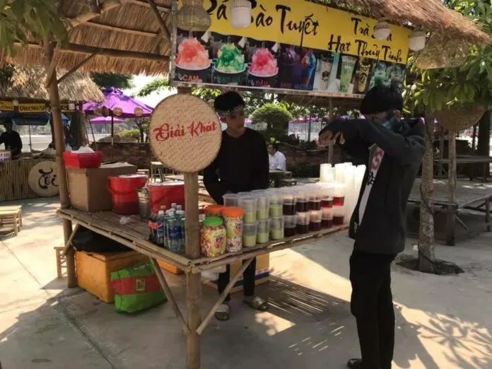 Gian hàng giải khát tại khu ẩm thực Chợ Quê