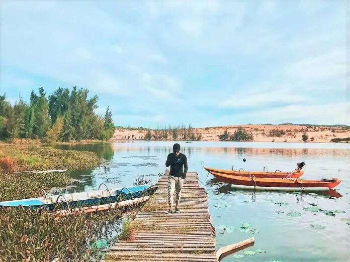 hồ nước bàu trắng