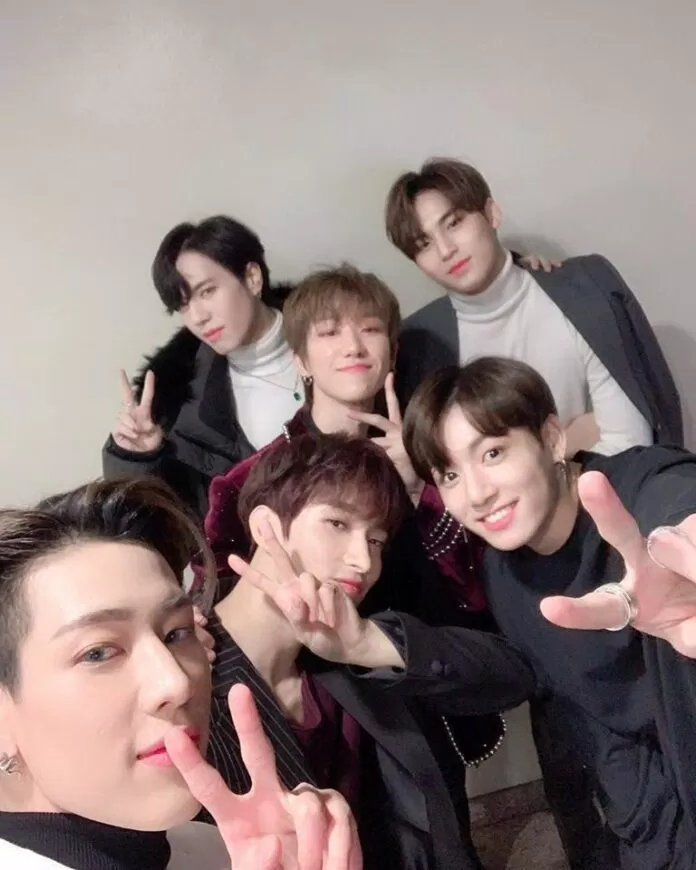 Mỗi khi hội đi chơi bowling thì Jungkook luôn là người chơi "cừ" nhất (Ảnh: Internet)