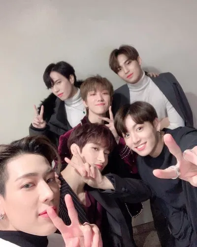 Mỗi khi hội đi chơi bowling thì Jungkook luôn là người chơi "cừ" nhất (Ảnh: Internet)