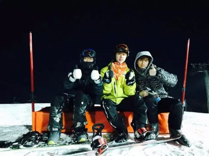 Các chàng trai còn cùng nhau đi trượt tuyết nữa (Ảnh: Twitter)