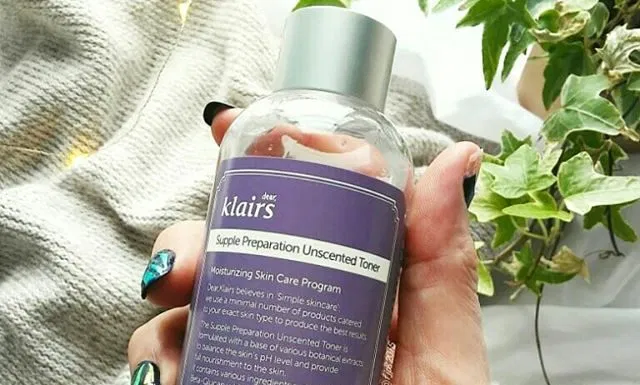 Bao bì Toner Klairs Supple Preparation Unscented rất đơn giản và sang trọng