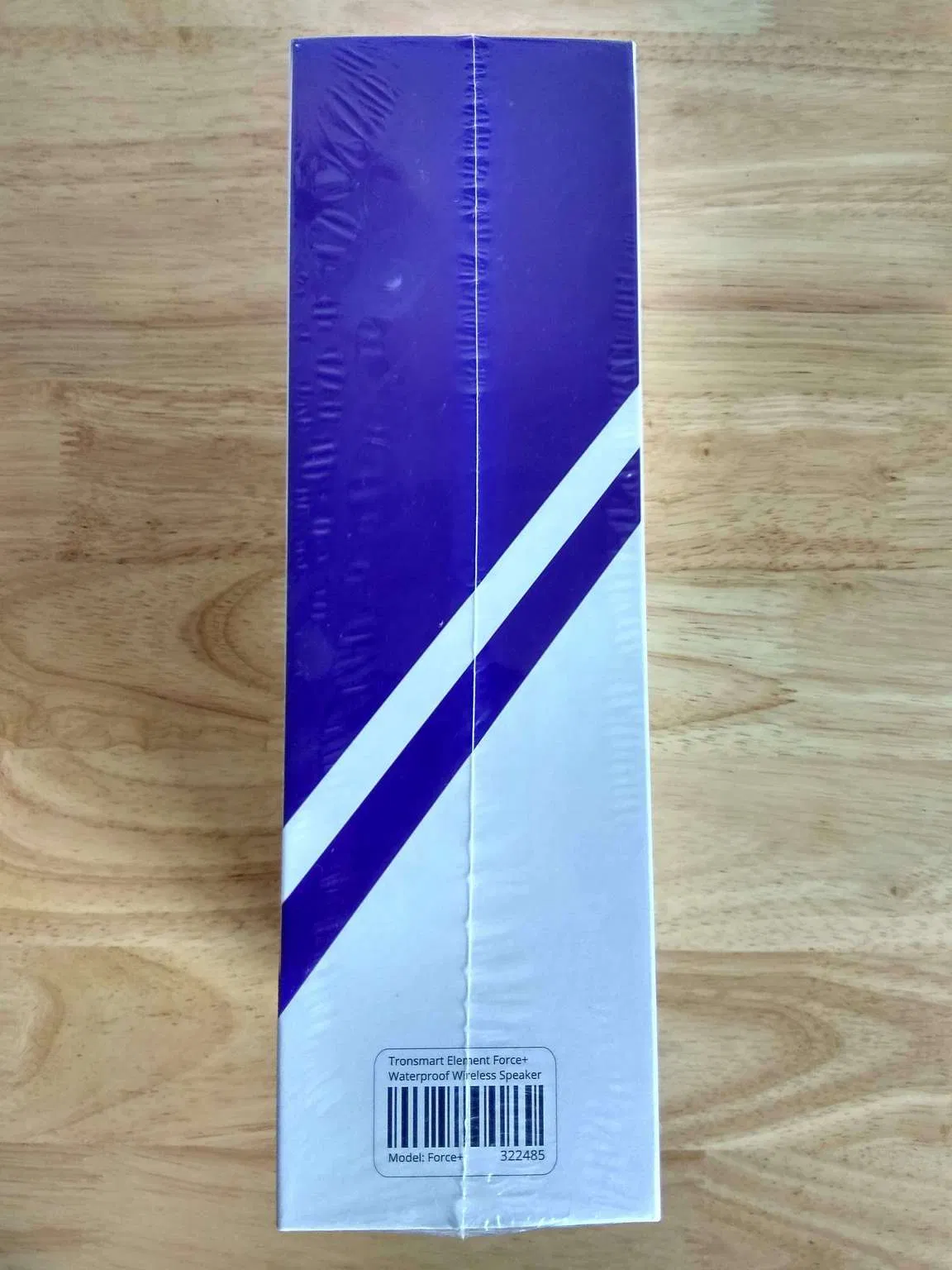 Mặt hông vỏ hộp loa bluetooth Tronsmart Element SoundPulse Force+ (Ảnh : BlogAnChoi)