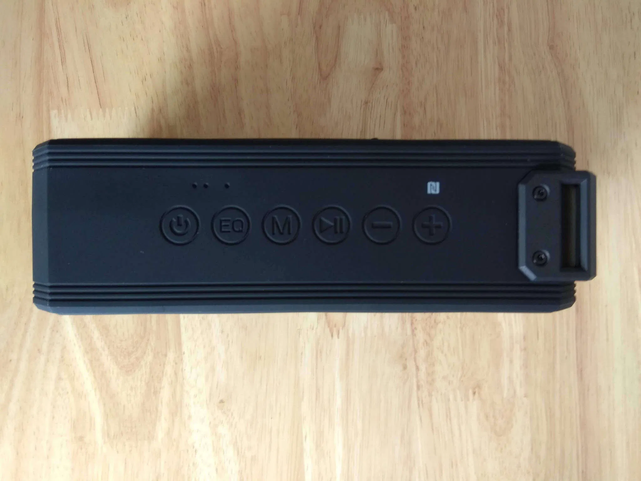 Mặt trên loa bluetooth Tronsmart Element SoundPulse Force+ (Ảnh : BlogAnChoi)