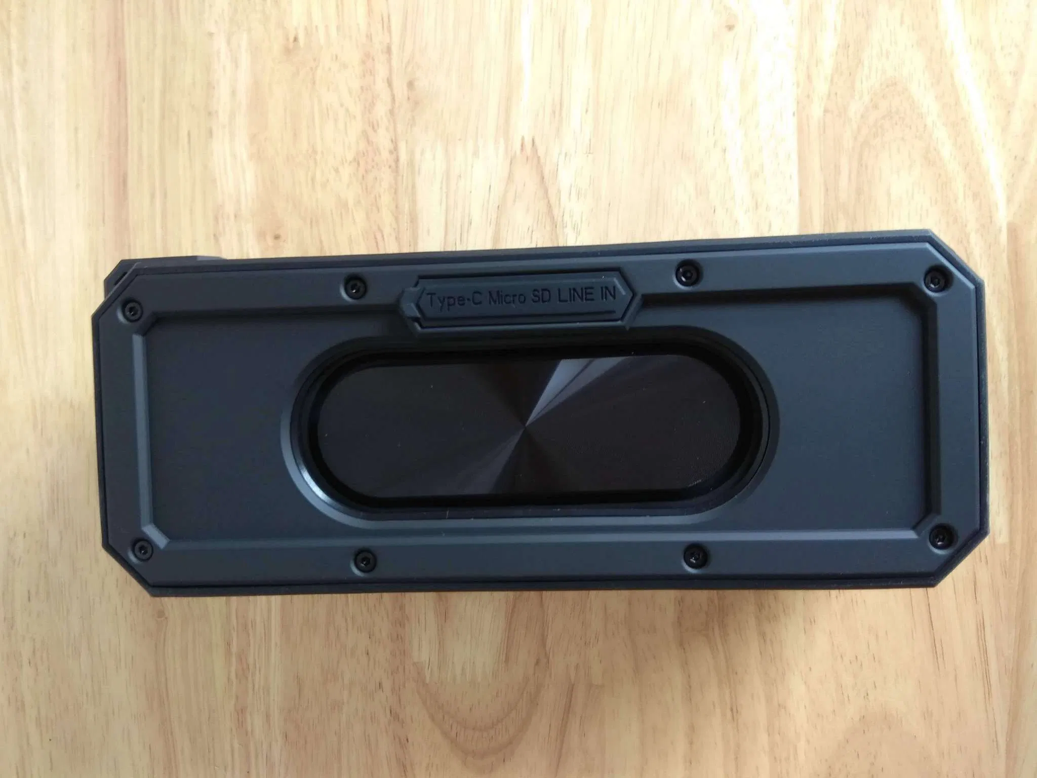 Mặt sau loa bluetooth Tronsmart Element SoundPulse Force+ (Ảnh : BlogAnChoi)