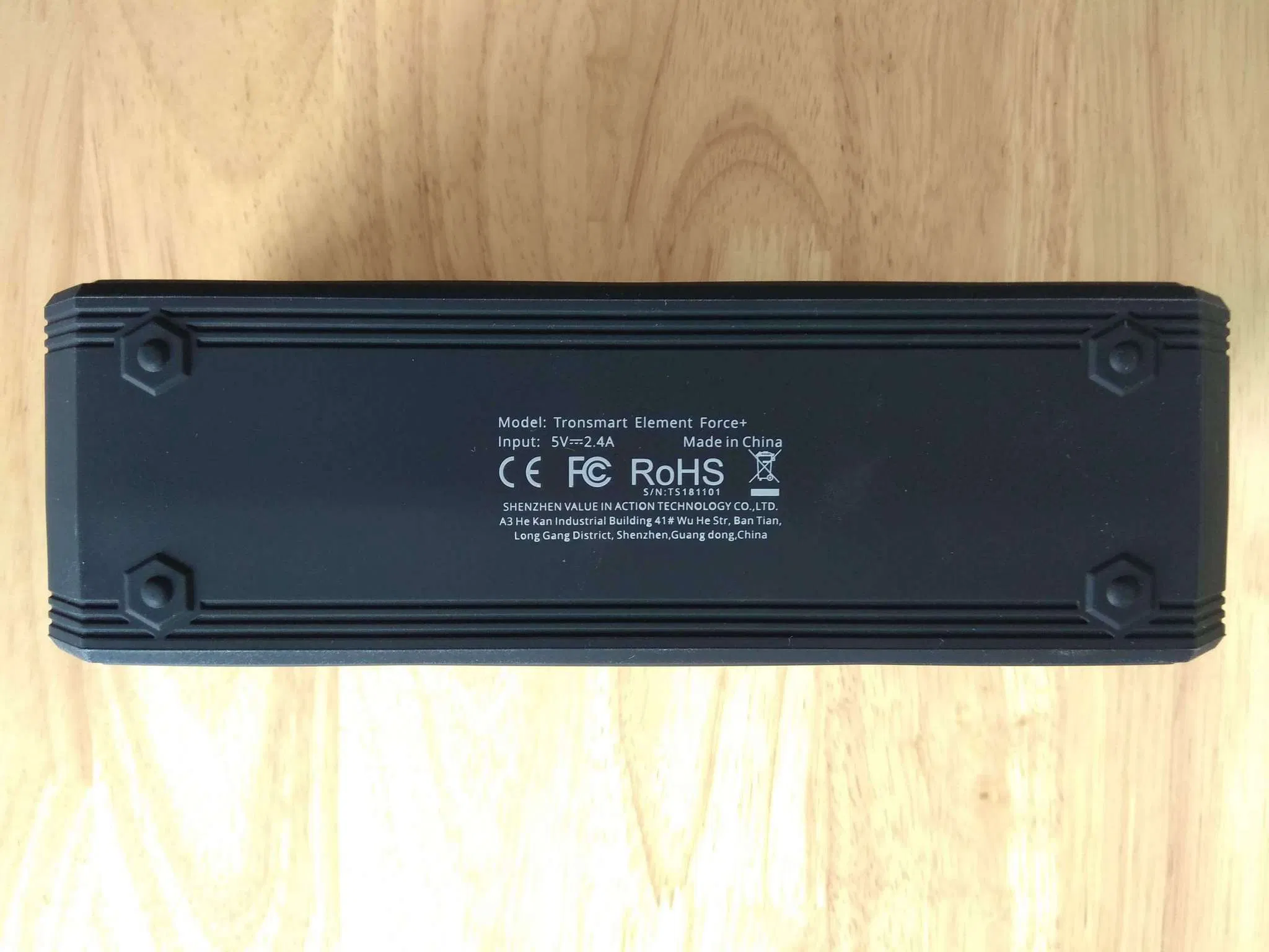 Mặt dưới loa bluetooth Tronsmart Element SoundPulse Force+ (Ảnh : BlogAnChoi)