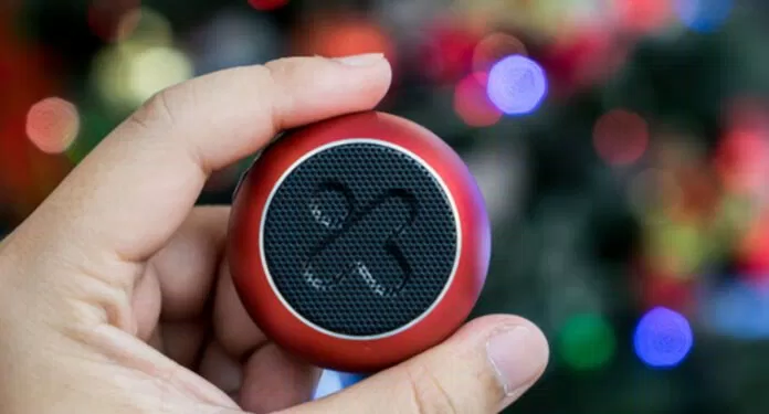 Các nút điều khiển được thiết kế dưới loa tạo thẩm mỹ