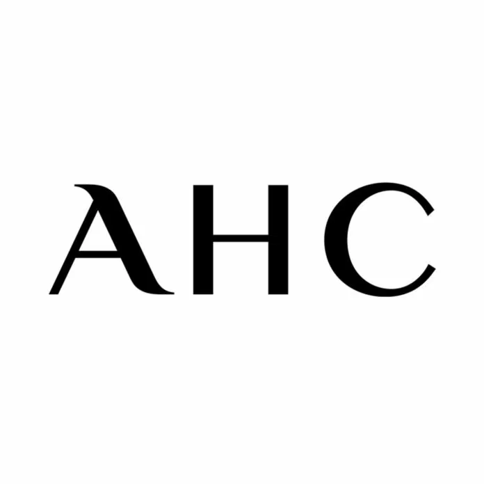 Logo thương hiệu mỹ phẩm AHC. (Nguồn: Internet) Logo thương hiệu mỹ phẩm AHC. (Nguồn: Internet)