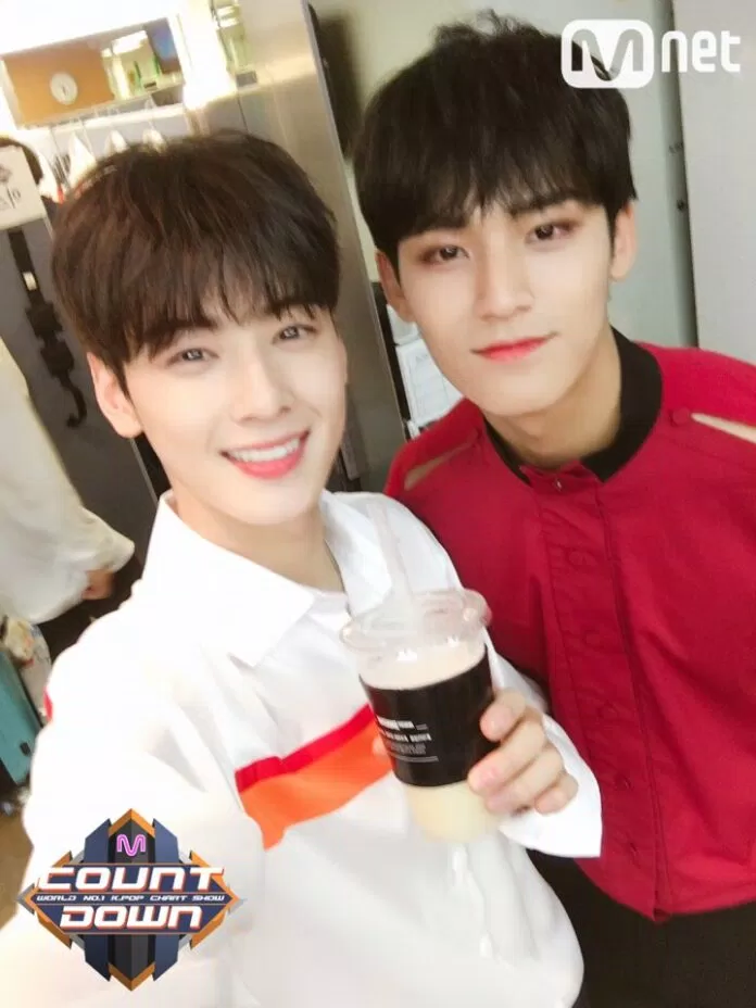 Cư dân mạng đồn đoán rằng chính Mingyu đã rủ Eunwoo tham gia vào hội 97line (Ảnh: M Countdown)