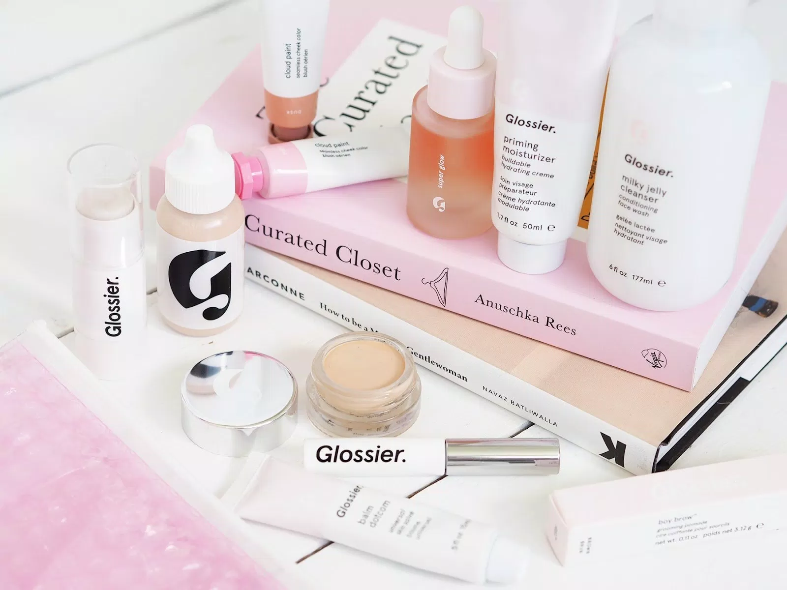 Glossier hiện đang là một trong những thương hiệu mỹ phẩm được yêu thích tại châu Âu. (Nguồn: Internet)