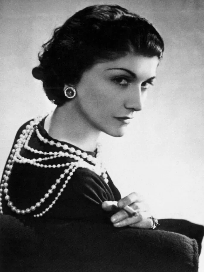 NTK Coco Chanel-Người đưa chuỗi ngọc trai trở thành biểu tượng của phong cách thời trang Pháp ngọc trai 2