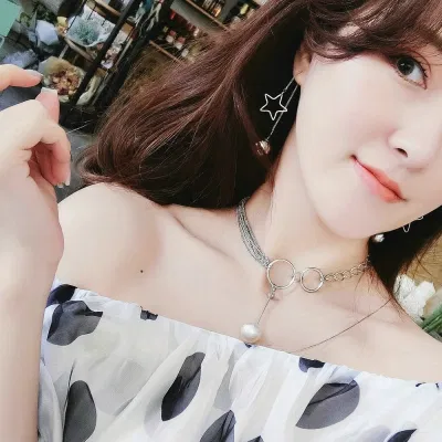 Thiết kế vòng cổ ngọc trai được cách điệu từ chiếc joker năng động, cá tính ngọc trai 4