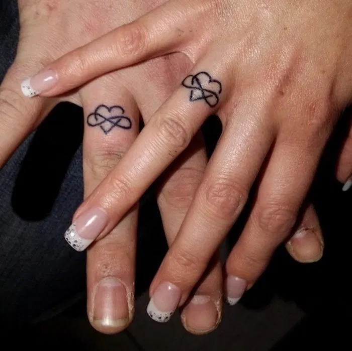 nhẫn cưới hình xăm tattoo rings