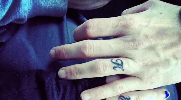 nhẫn cưới hình xăm tattoo rings