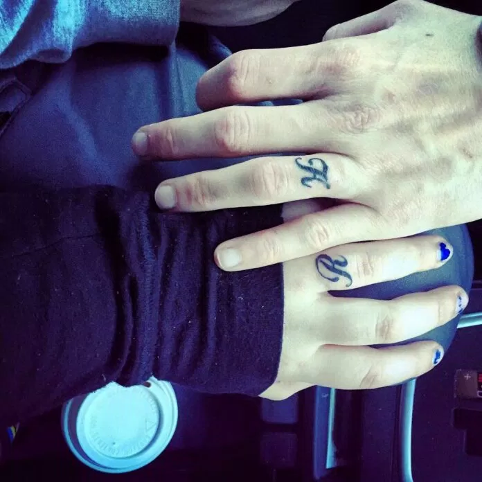 nhẫn cưới hình xăm tattoo rings