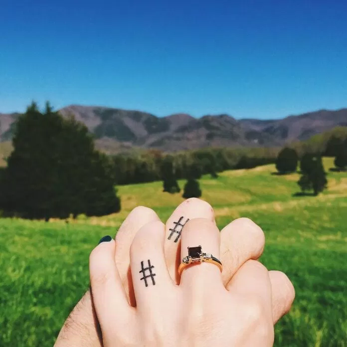 nhẫn cưới hình xăm tattoo rings