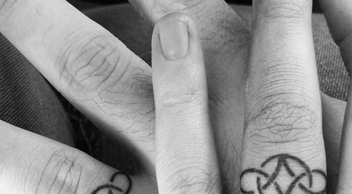 nhẫn cưới hình xăm tattoo rings
