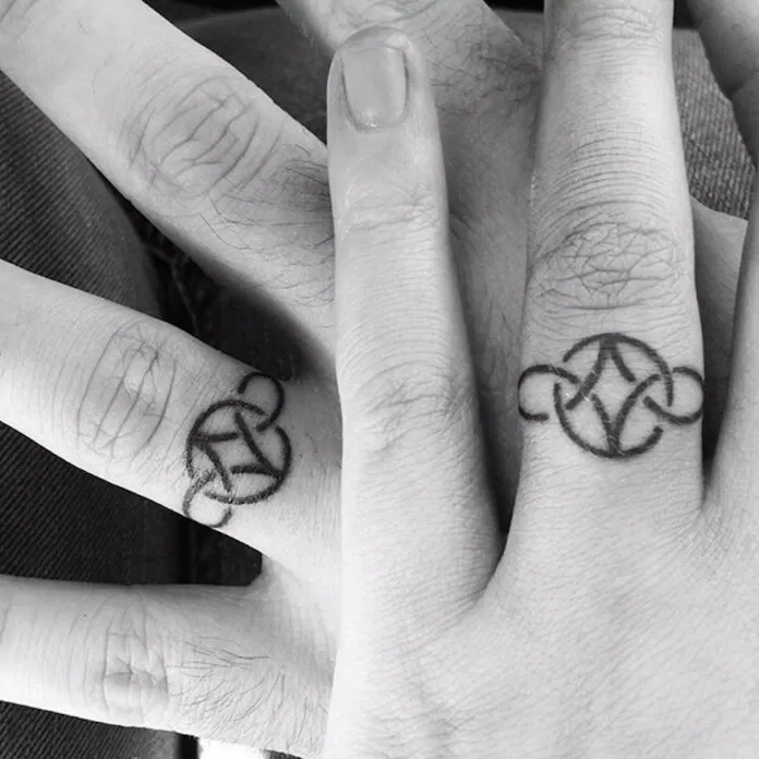 nhẫn cưới hình xăm tattoo rings