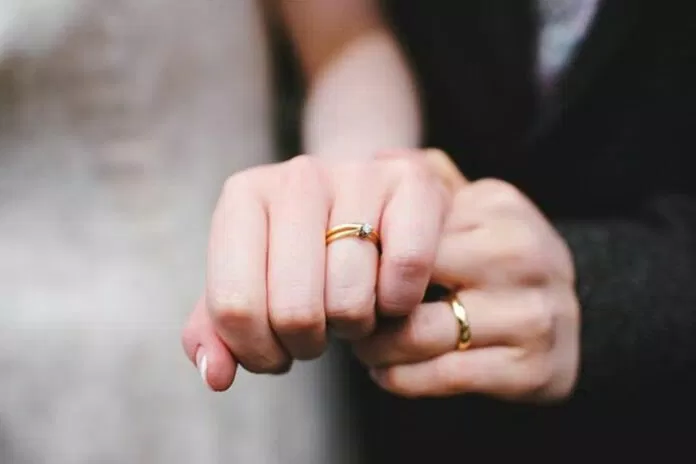 nhẫn cưới hình xăm tattoo rings