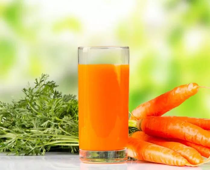 Nước ép cà rốt chứa ít calo và nhiều chất xơ nên có lợi cho quá trình giảm cân Nước ép cà rốt chứa ít calo và nhiều chất xơ nên có lợi cho quá trình giảm cân