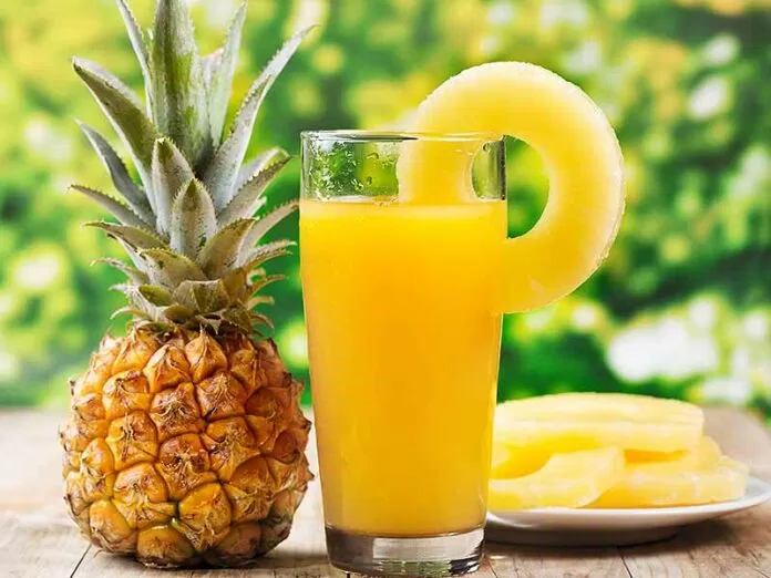 Nước ép dứa được cho là "khắc tinh" của mỡ bụng. Nước ép dứa được cho là "khắc tinh" của mỡ bụng.