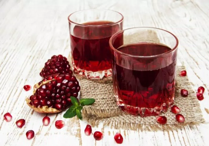 Quả lựu có nhiều chất chống oxy hóa, polyphenol và axit linolenic liên hợp giúp bạn đốt cháy chất béo và tăng cường trao đổi chất Quả lựu có nhiều chất chống oxy hóa, polyphenol và axit linolenic liên hợp giúp bạn đốt cháy chất béo và tăng cường trao đổi chất